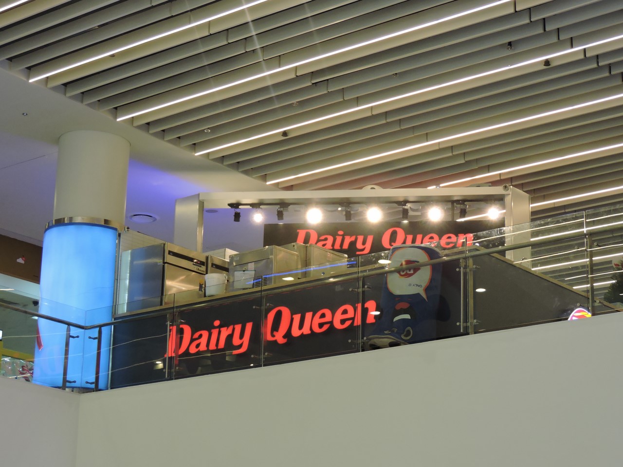 công trình cửa hàng dairy queen vivo city